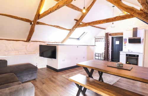 Bronaber Cottage | THE LODGE HOUSE AT RHIW GOCH INN, pet friendly in Trawsfynydd