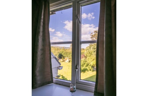 Port Talbot Cottage | The Lodge - Tyn Cellar Barns