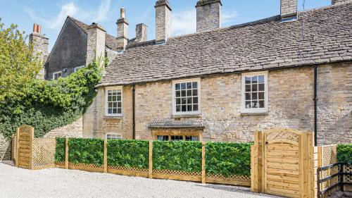 Tetbury Apartment | The Nook - 1 Bed apartment, Central Tetbury, King Bed, Coffee Bar