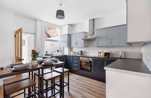 Worthing House | The Old Laundry/Town Centre/FREE Parking