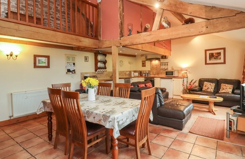 Upton Bishop Cottage | THE OLD STABLES, pet friendly, with a garden in Upton Bishop