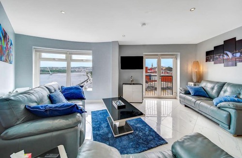 Londonderry Apartment | The Peace Bridge Apartment