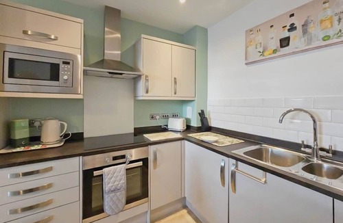 Gloucester Apartment | The Post House Corner by Fortuna Property Portfolio