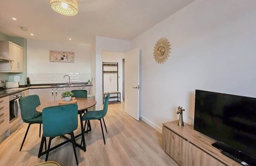 Gloucester Apartment | The Post House Corner by Fortuna Property Portfolio