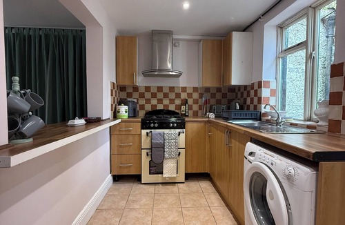 Parteen Ski Chalet | The River Cottage - cosy cottage on private riverside estate by Limerick City