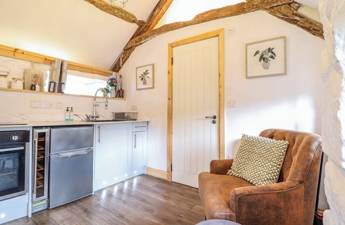Bronaber Cottage | THE ROMANTIC HIDEAWAY AT RHIW GOCH INN, pet friendly in Trawsfynydd