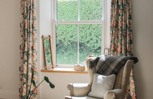Westport House | The Roost - a short stroll from town perfect for family get togethers sleeps 14