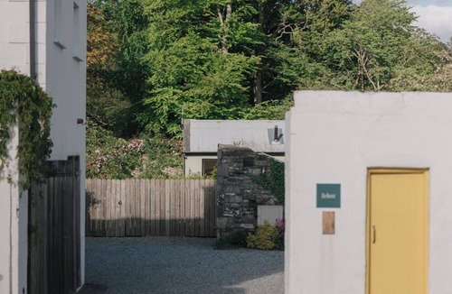 Westport House | The Roost - a short stroll from town perfect for family get togethers sleeps 14
