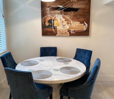 Abercwmboi House | The Roxy Retreat 3 Bed in Aberdare