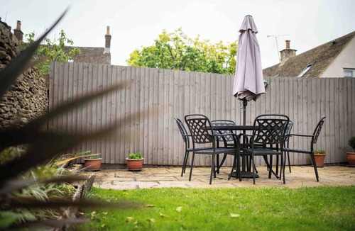 Sherston Cottage | The Snug at Sherston, Cosy Cotswold Cottage close to Westonbirt, Sleeps 4