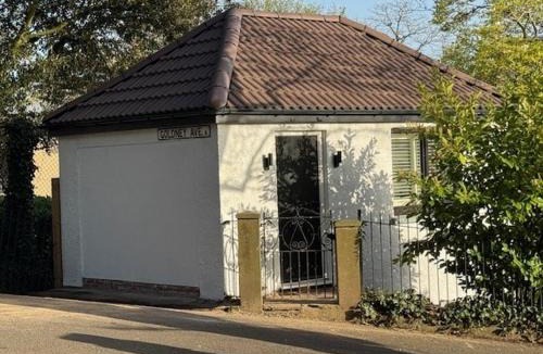 Clifton Apartment | The Snug - Boutique Stay in Clifton village with parking