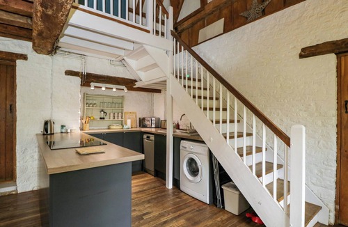 Colerne Cottage | THE STABLES AT DAUBENEYS, pet friendly, with a garden in Colerne