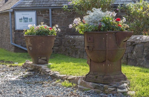 Hartland Cottage | The Stables, shared hot tub and sauna