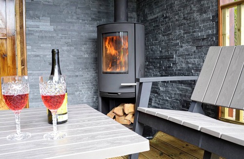 Mouswald Cottage | The Tranquil Orchard - Woodpecker-UK31339