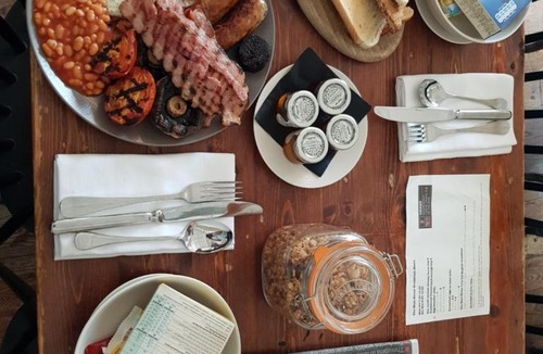 Mortlake Hotel | The Victoria