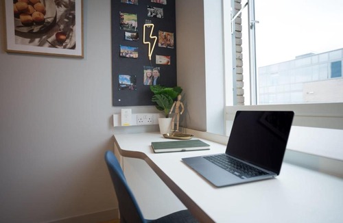 Adamsdown Apartment | The West Wing in Cardiff - near Queens Street Railway Station