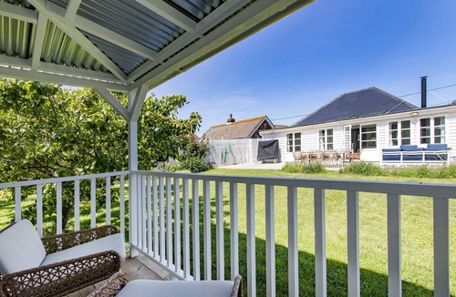 Camber House | The White House, Camber. Sleeps 10 in 4 Bedrooms