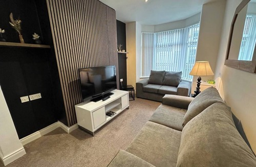 Ormeau House | This house is a 2 bedroom(s), 1 bathrooms, located in Belfast, Northern Ireland.