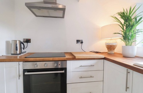 Diss House | THREE WAYS, pet friendly, with hot tub in Garboldisham