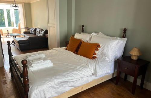 Castletownsend House | Tots Cottage - bright home in West Cork village