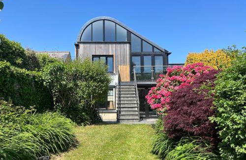 Castletownsend House | Tots Cottage - bright home in West Cork village