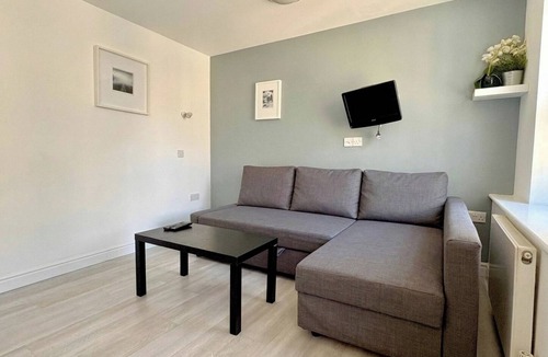 Fitzrovia Apartment | Tottenham Flats by PrimeCityHosts 2F