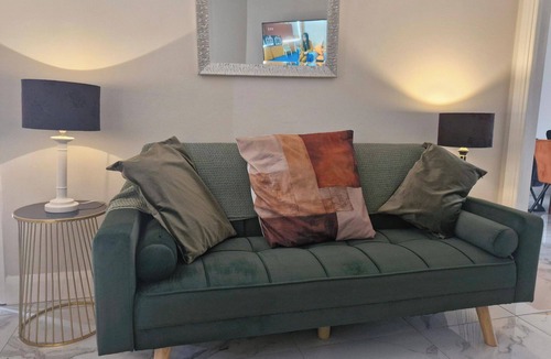 Belmullet House | Townhouse Sleeps 8 - Garden, Wifi, Free Parking