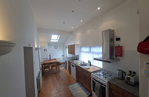 County Mayo Cottage | Traditional Lakeside 2 Bedroom Cottage in Derryhick Escape 15 min from Castlebar