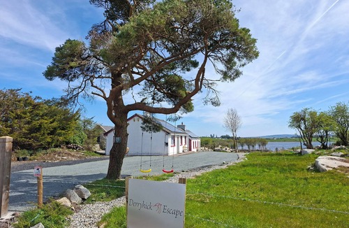 County Mayo Cottage | Traditional Lakeside 2 Bedroom Cottage in Derryhick Escape 15 min from Castlebar