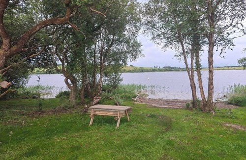 County Mayo Cottage | Traditional Lakeside 2 Bedroom Cottage in Derryhick Escape 15 min from Castlebar