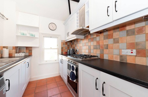 Twickenham Riverside Apartment | Tranquil Twickenham Gem 3 mins to Station & Thames - Pass the Keys
