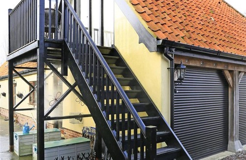 Bungay House | Tree Tops - One Bedroom House, Sleeps 2