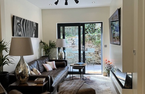 Holywood House | Trevor Street, Deluxe 2 bedroom townhouse