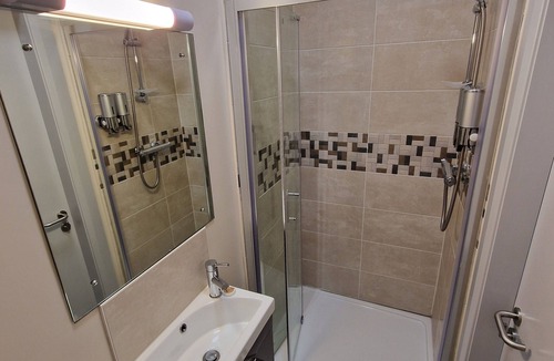 Swanlinbar Hostel | Trivia House Accomodation
