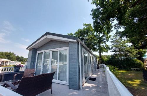 Ringwood Resort | Tulip Lodge at Oakdene - Passes included free!