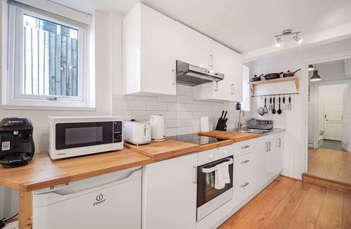 Thurlow Park Apartment | Tulse Hill - 1BD w/beautiful private garden - Pass the Keys