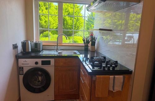 Ballyjamesduff Apartment | Tunmobi Gardens Apartment Cosy, Spacious, secure, Beautiful Gardens. Free park