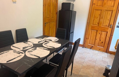 Ballyjamesduff Apartment | Tunmobi Gardens Apartment Cosy, Spacious, secure, Beautiful Gardens. Free park