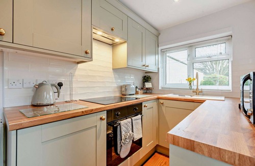 Bourton-on-the-Water Cottage | Two bedroom holiday cottage with garden and off-street parking, Bourton-on-the-Water - North House