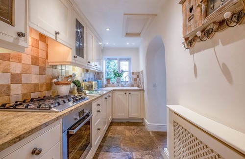 Stow-on-the-Wold Cottage | Two dog friendly holiday cottages in the Cotswolds with garden - Bag End & Peppercorn Cottage