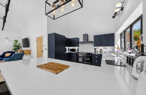 Foxley House | Two Duck Barn Luxury Barn Conversion with Hot Tub , Games room and EV charger