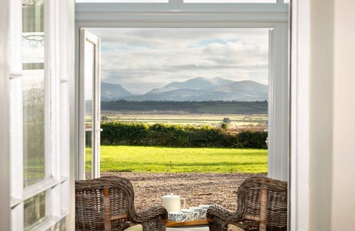 Bodorgan House | Ty Fferam Bailey: 7‑Bed Farmhouse Sleeping 14 in Bodorgan | Managed by Anglesey Holiday Lettings