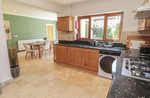 Porthcawl Cottage | TY TRAETH, pet friendly, character holiday cottage in Porthcawl