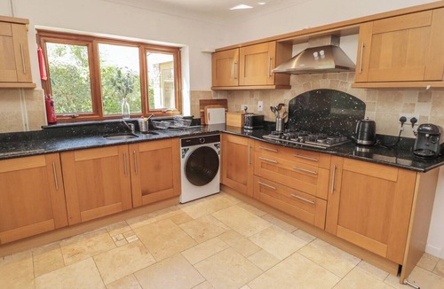 Porthcawl Cottage | TY TRAETH, pet friendly, character holiday cottage in Porthcawl