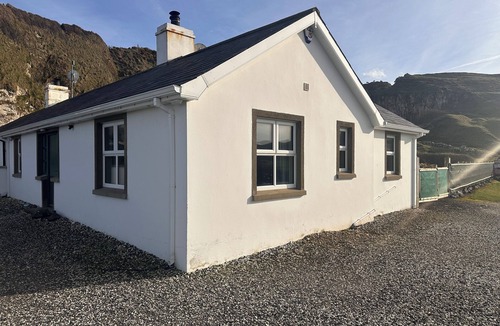 Ballycastle Cottage | Unique beachfront cottage retreat in Ballintoy Harbour, sleeps 7-8, dog friendly