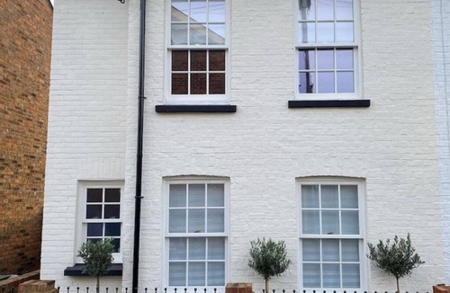 St Albans Cottage | Upscale Bright Boutique Cottage Central St Albans 8 min to train - 20 min London