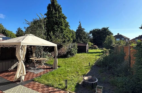 Greenwich House | Urban Oasis entire house 3 beds 2 living room with expansive garden
