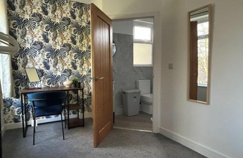 Aberdare Villa | Valley Trail Retreat 5 bedroom house, Sleeps 8