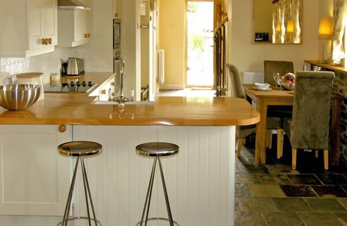 Ross-on-Wye Cottage | VALLEY VIEW, luxury holiday cottage, with open fire in Howle Hill