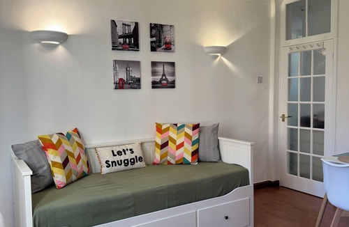 Prince's Apartment | Vauxhall, river Thames, Big Ben Retreat, Central London family Stay